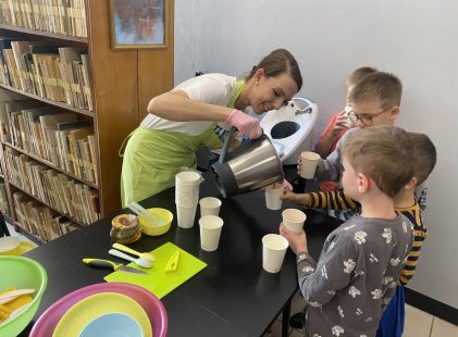 Zdrowe i kolorowe koktajle owocowe