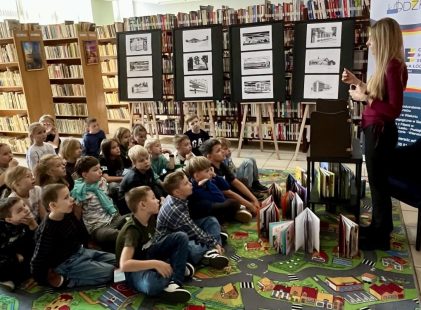 Magia obrazkowego teatrzyku kamishibai.